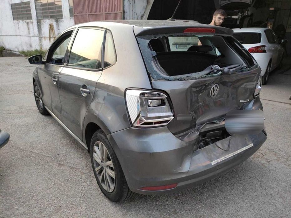 VOLKSWAGEN Polo V Sedan / Cross Salvado