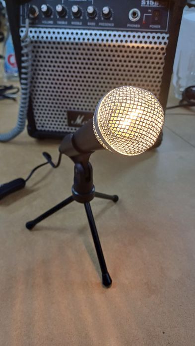 Mikrofon w oryginalnym stylu