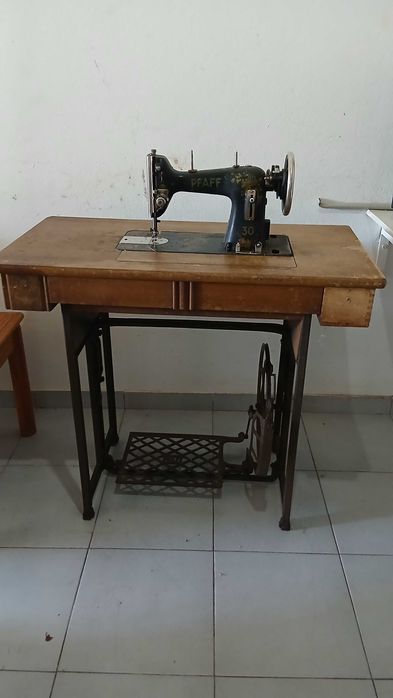 Maquina de costurar Pfaff modelo 30