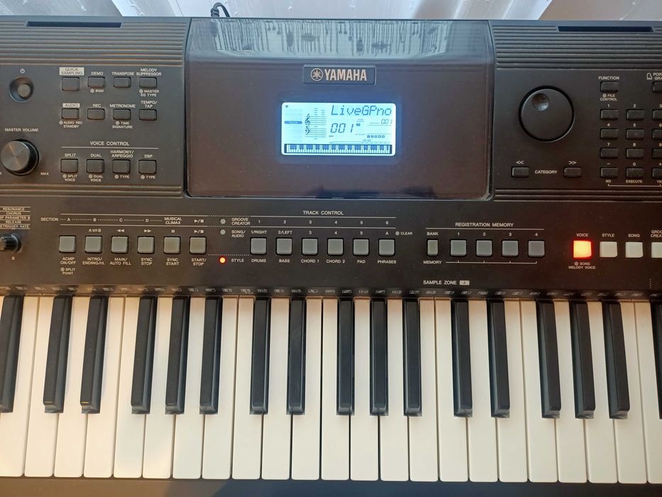Keyboard Yamaha PSR EW410