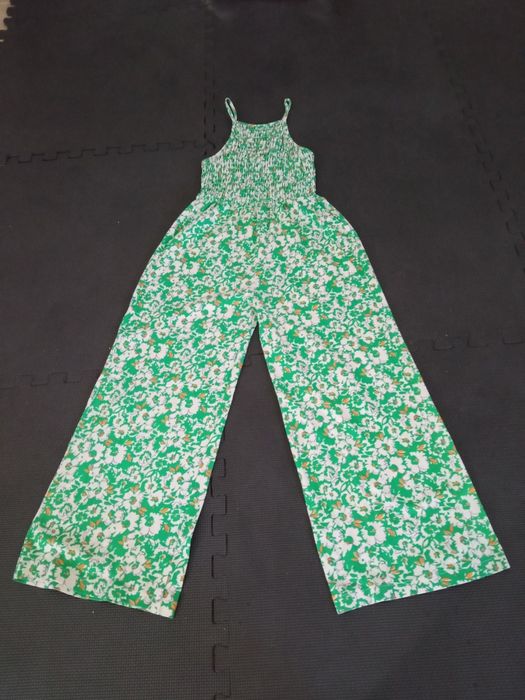 Macacão com calças largas