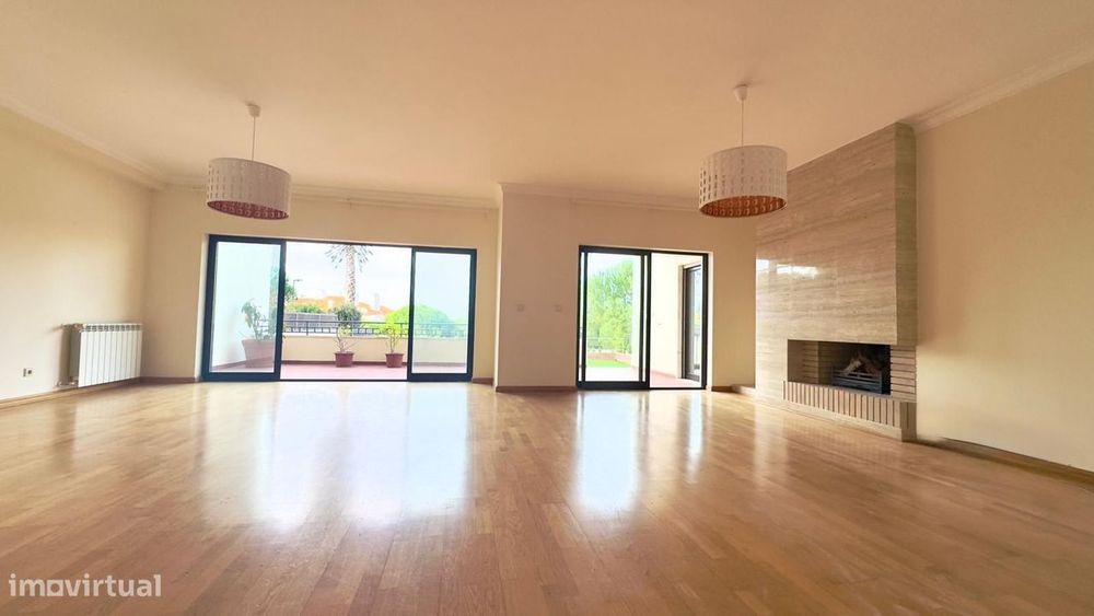 Apartamento T3 com jardim, Belas Clube de Campo, Sintra