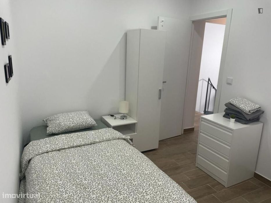 Quarto - localizado em Parque das Nações Lisbon