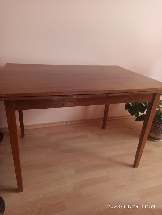 Стіл журнальний дерев'яний