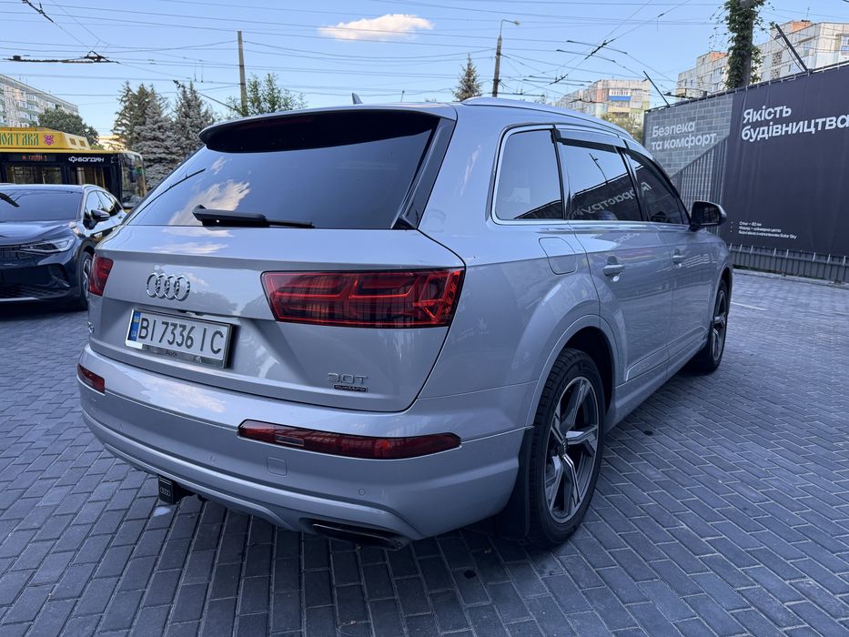 Продам Audi Q7 2016 р
