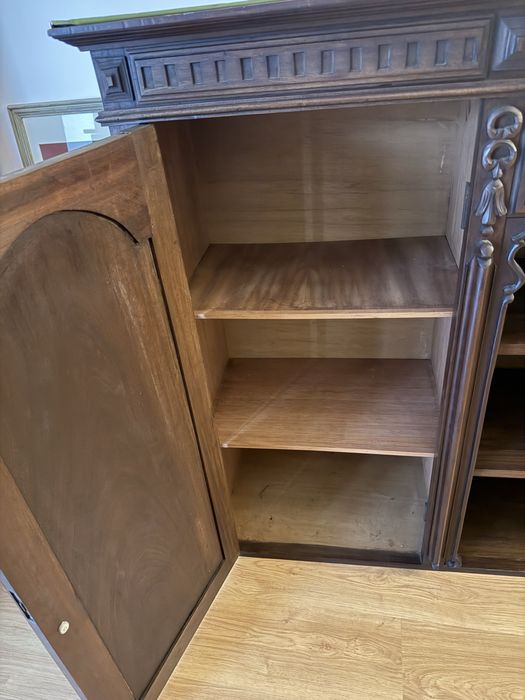 Móvel armário louceiro em madeira maciça castanho