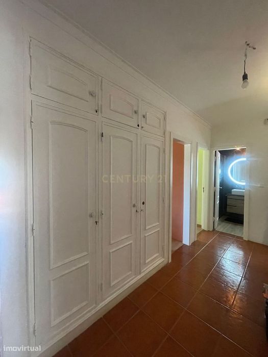 Arrendamento de apartamento T2, mobilado, na Charneca da Caparica.