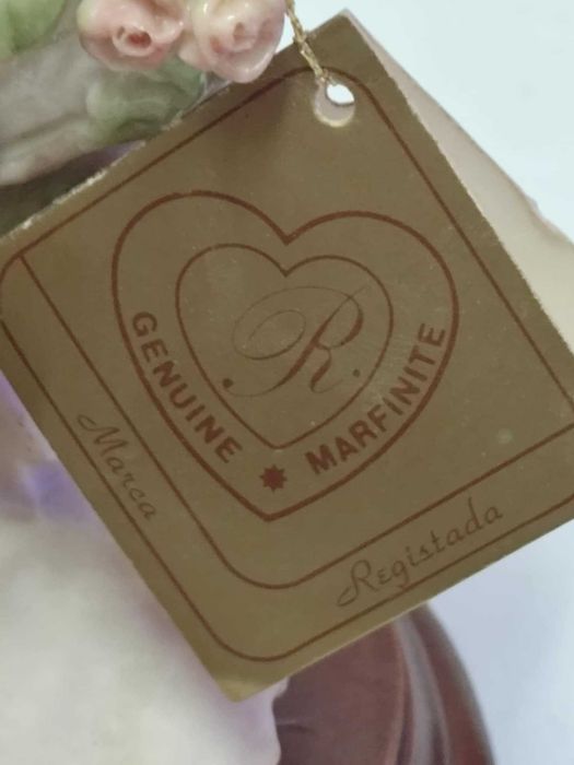 Estatueta em marfinite genuína da famosa marca Tulipa Branca