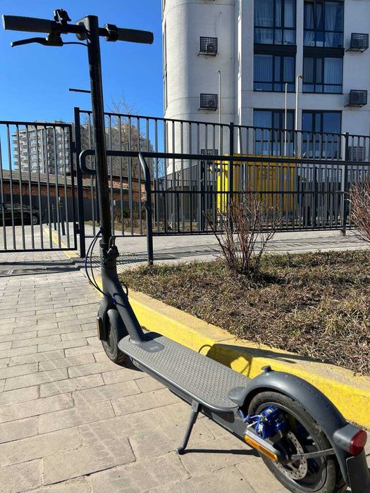 Електросамокат Xiaomi Mi Electric Scooter 3