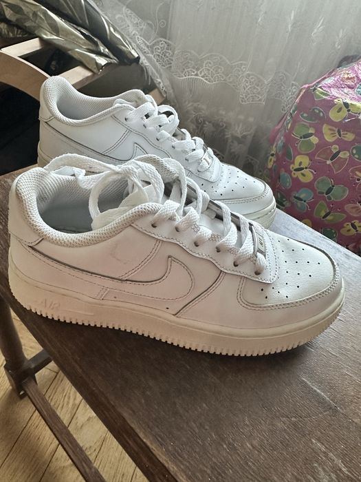 Кросівки Nike Air 37 розмір білі 23,5 см