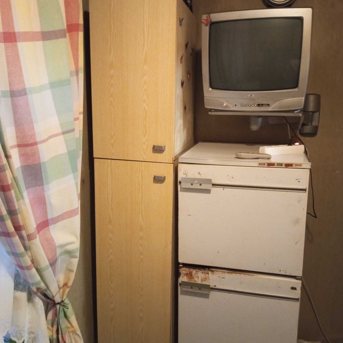 навісна шафа шкаф сушка кухня ліжко дуб кухонний стіл тумбочка пінал