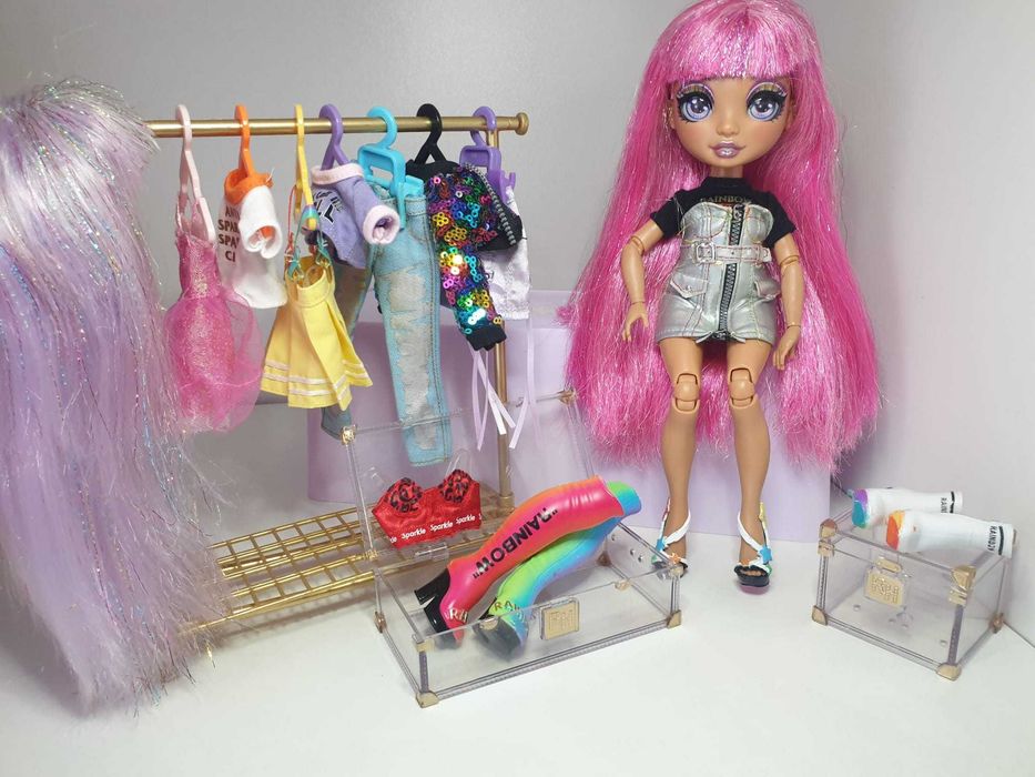 Lalka modowa Rainbow high fashion studio ubranka wieszaki buty