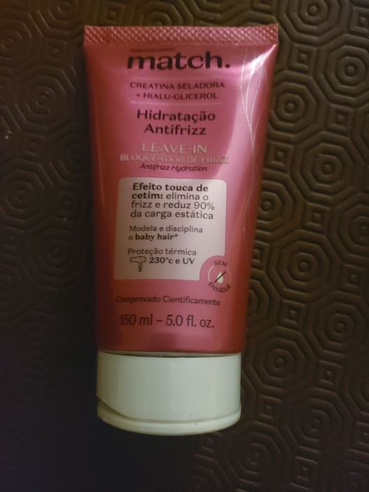 Creme modelador para cabelos