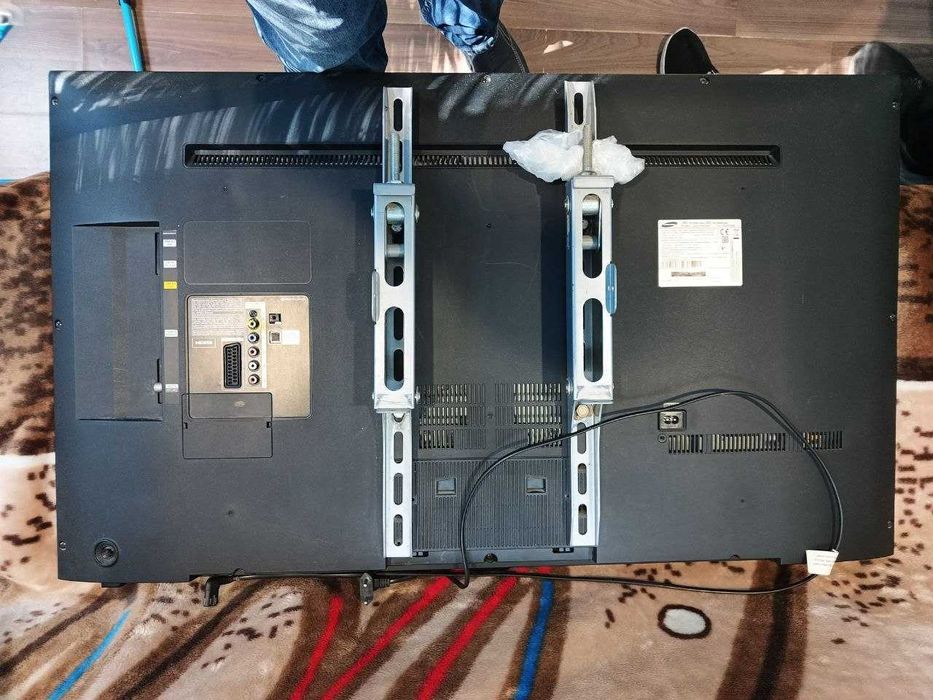LED телевізор Samsung EU42F5000AK, в робочому стані