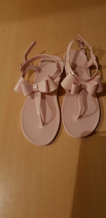 Sprzedam meliski gumowe nowe sandałki rozmiar 36