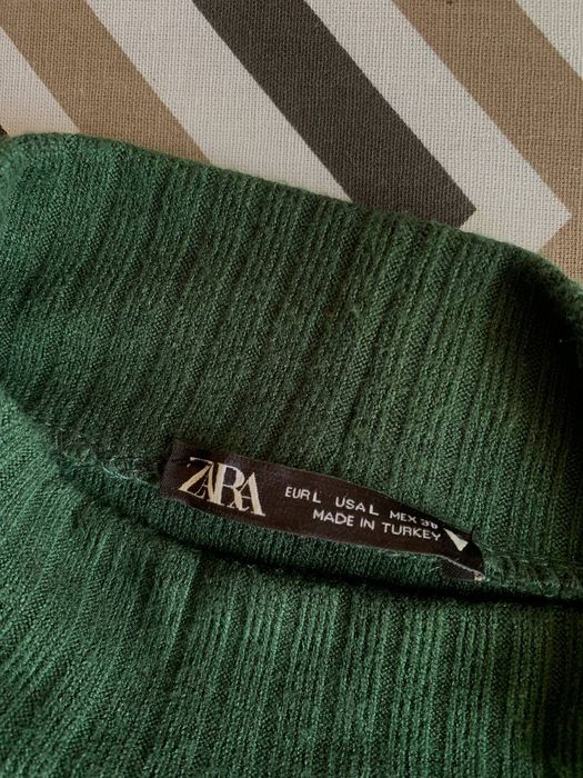 Стильний гольф Zara в глибокому смарагдовому кольорі