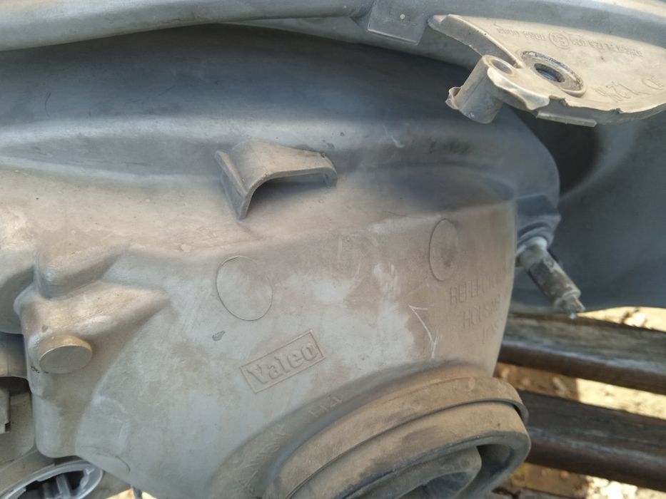 Оригінал  Фари    Рено трафік б.у.