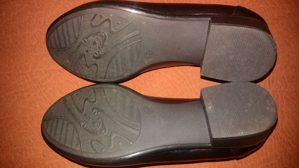 Sapatos senhora marca Saltar