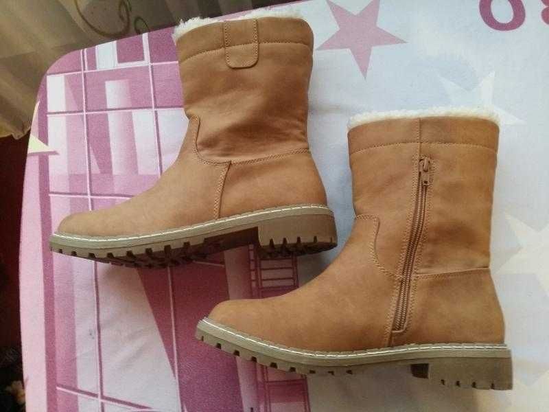 Чоботи нові  демі стильні та комфортні avenue.