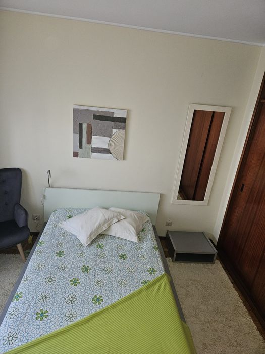Alugo quarto zona hospital de S.JOAO