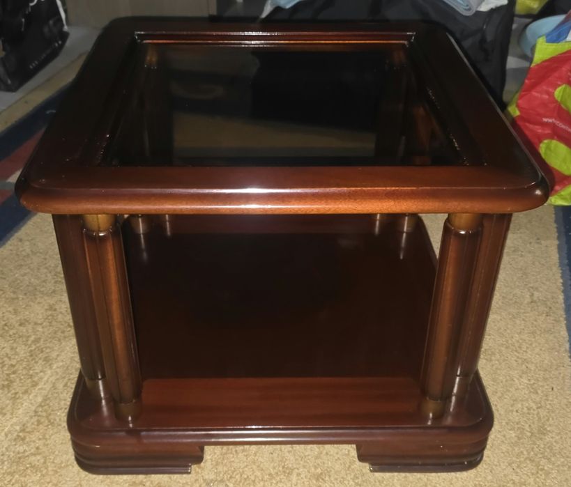 Mesa de centro com vidro