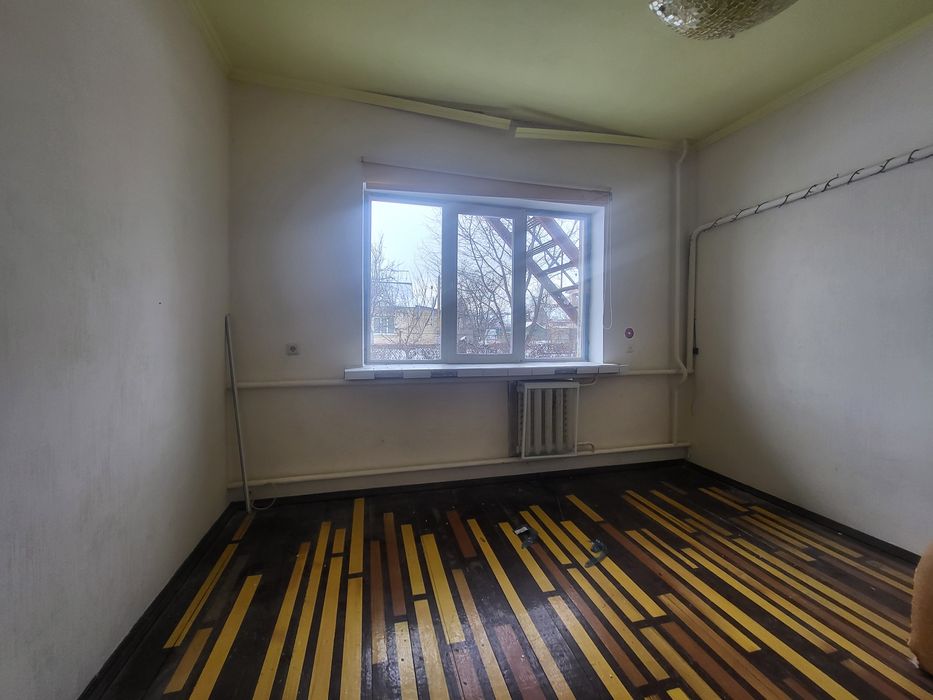 Добротний будинок з ділянкою 10 соток