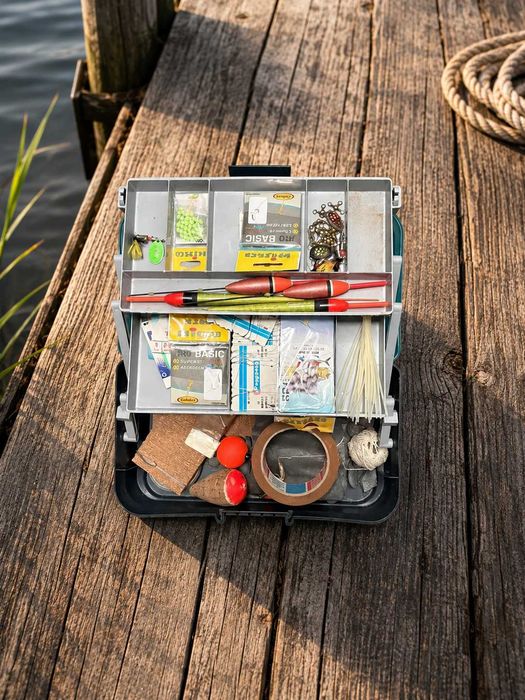 Caixa de Pesca Completa (Tackle Box) + acessórios – pronta a usar