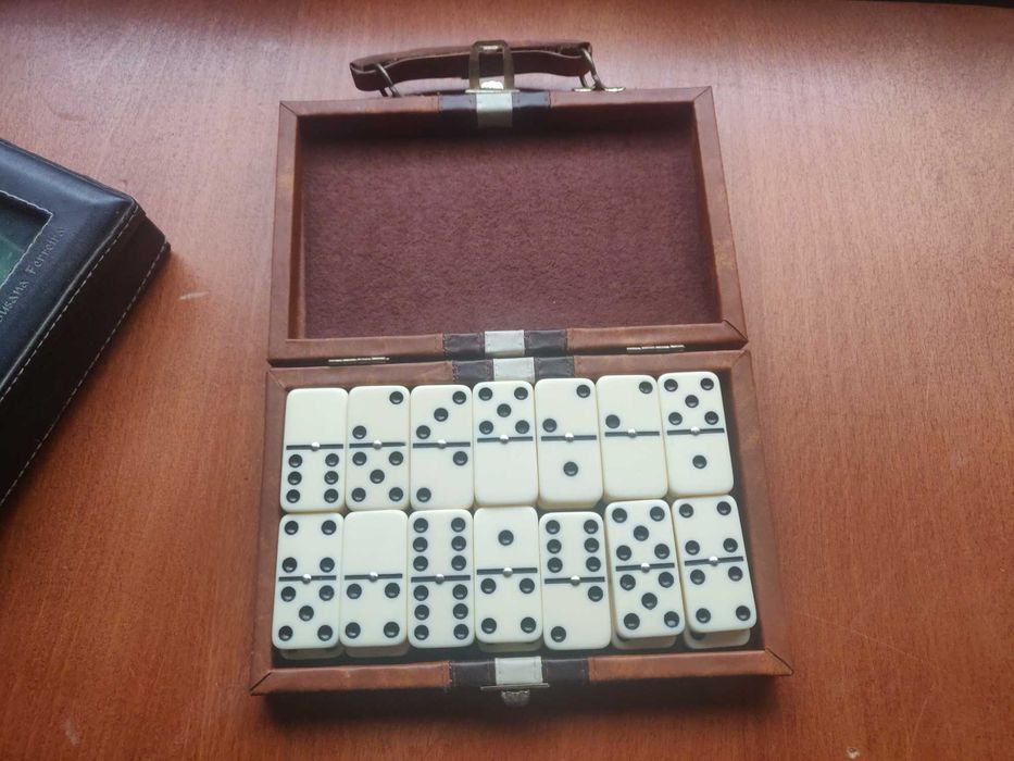 Conjunto domino com caixa