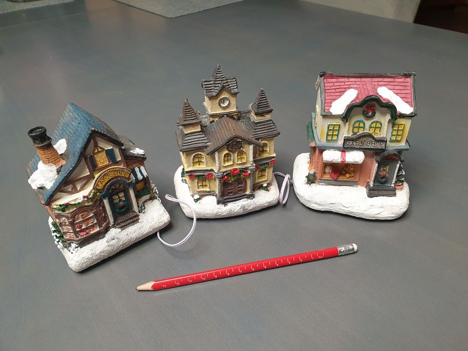 Dekoracje świąteczne domki z światełkami led