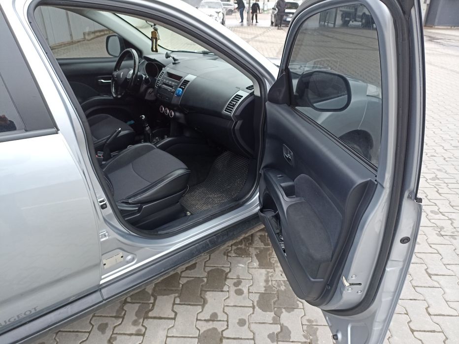 Кросовер  PEUGEOT 4007