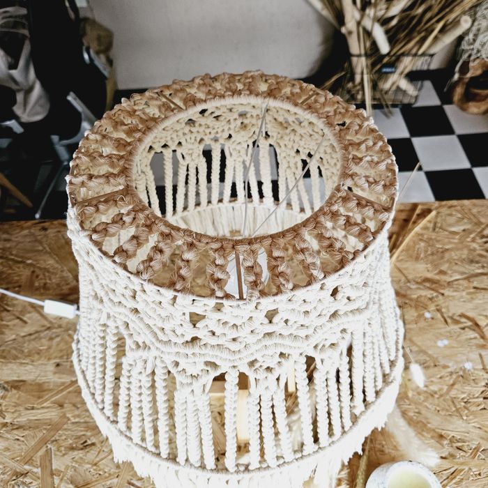 Abażur z makramy do lampy stołowej lub nocnej