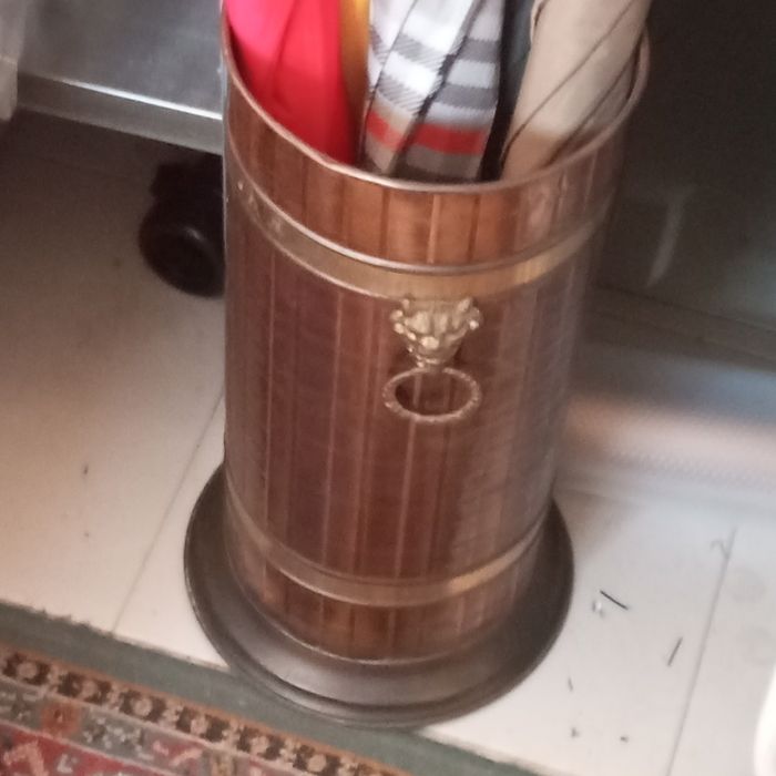 Balde para chapéus de chuva