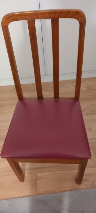 Vendo 4 cadeiras de madeira maciça