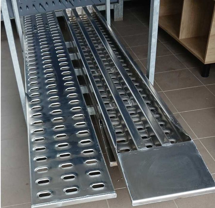 Najazdy- podjazdy 2500 x 315 x 69 mm. Ładowność 2500 kg