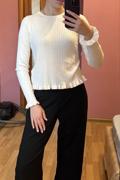 Базова біла кофтинка