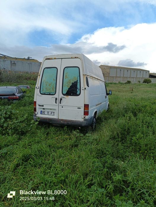 Carrinha Ford Transit teto alto