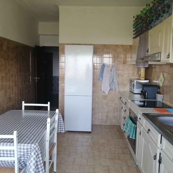 Quarto para arrendar no centro de Santarém