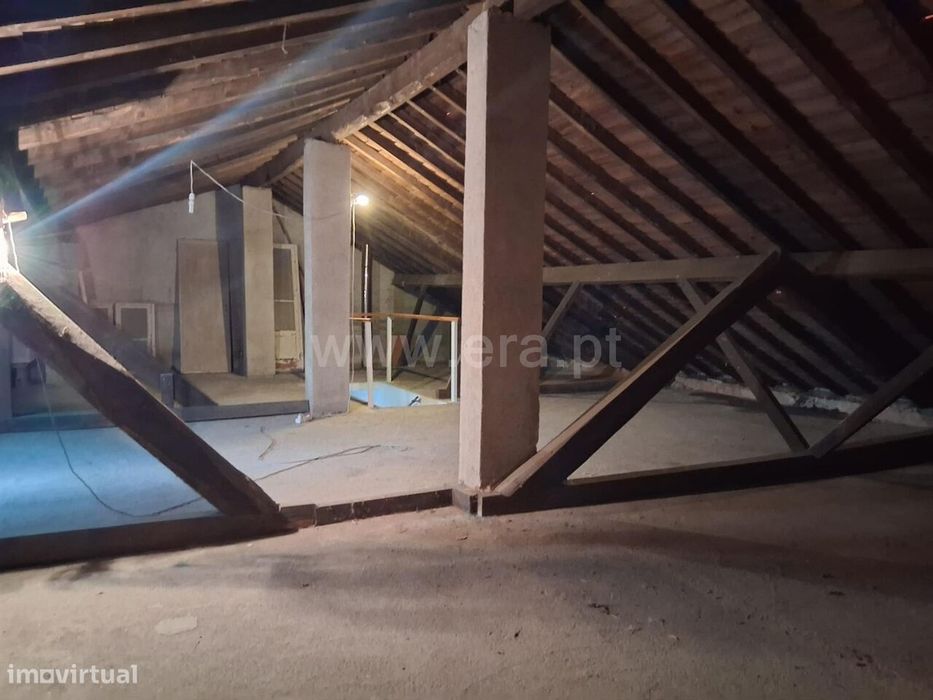 Moradia Isolada T3 / Seia, Tourais