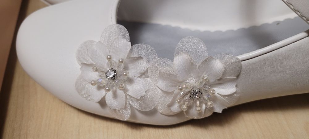 Buty białe komunijne