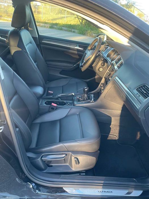 Volkswagen Golf      2019