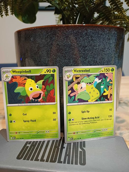2 Pokémon Cards: Weepinbell #70e and Victreebel #71