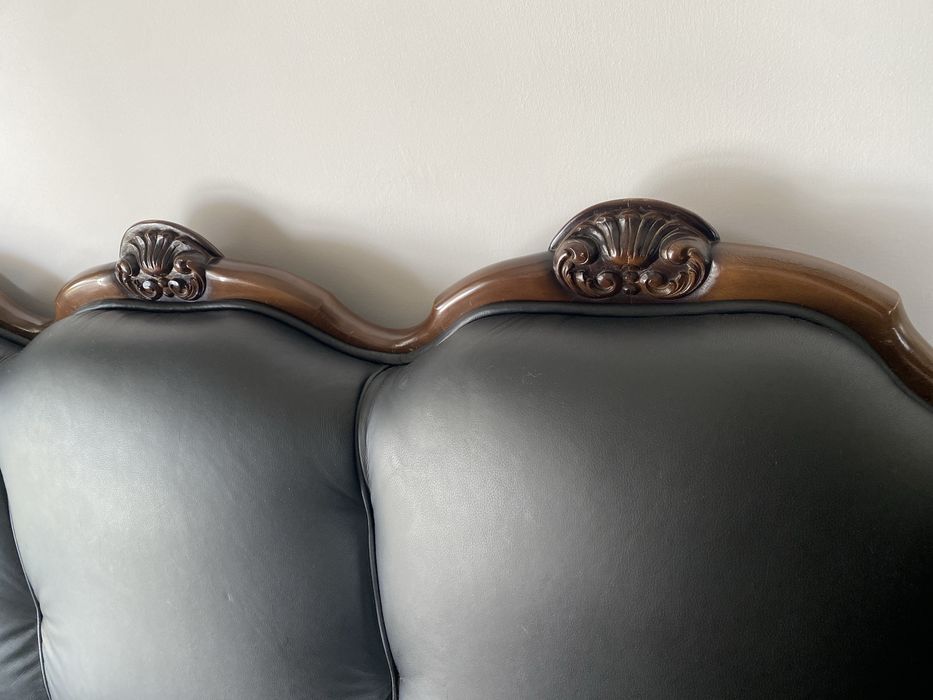 Sofa em pele preto