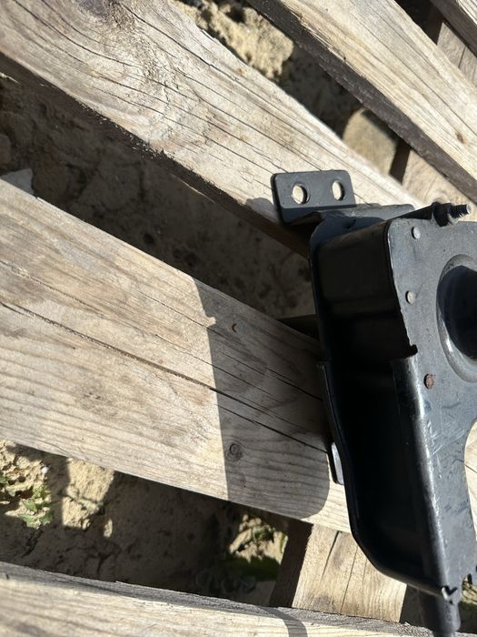 Кріплення запасного колеса mercedes sprinter w907,w910,a9104001100