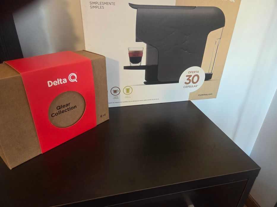 Máquina café Delta Q Quick c/ oferta conj. copos