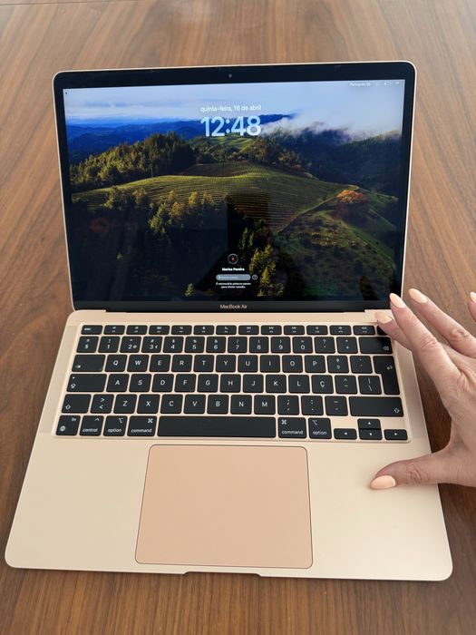 MacBook Air M1 (2020) como novo + capa incluída!