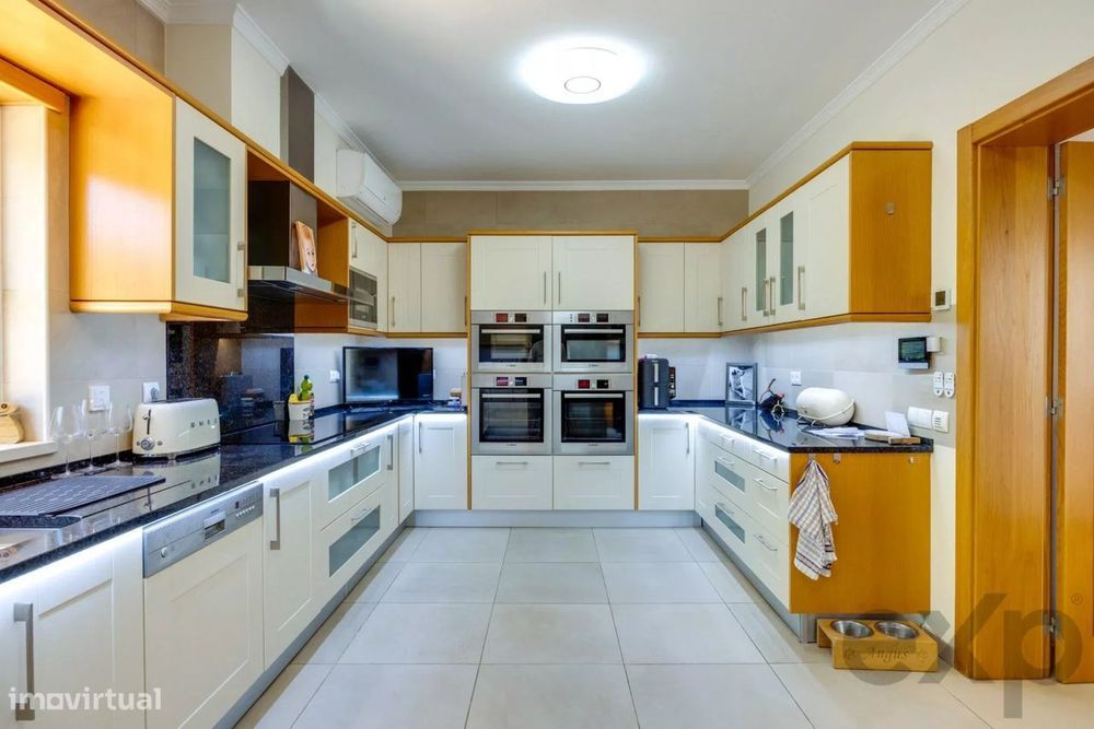Moradia Familiar T3+1 com Piscina, Entre Lagos e Praia da Luz