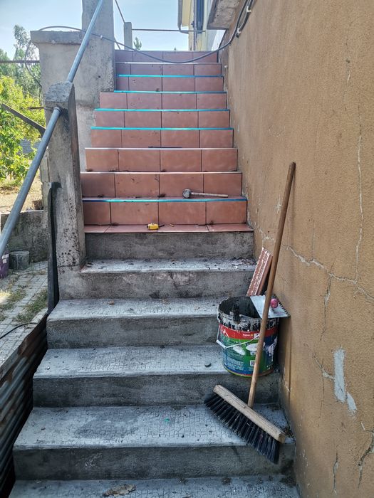 Assentamento de Azulejos  e Ladrilho
