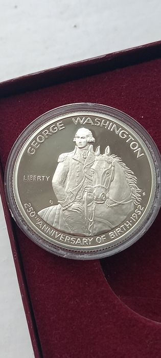 Срібна монета 1/2 долара США 1982 року
