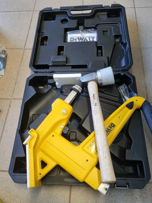 Ręczna gwoździarka do podłóg tarasów 38–50mm DEWALT