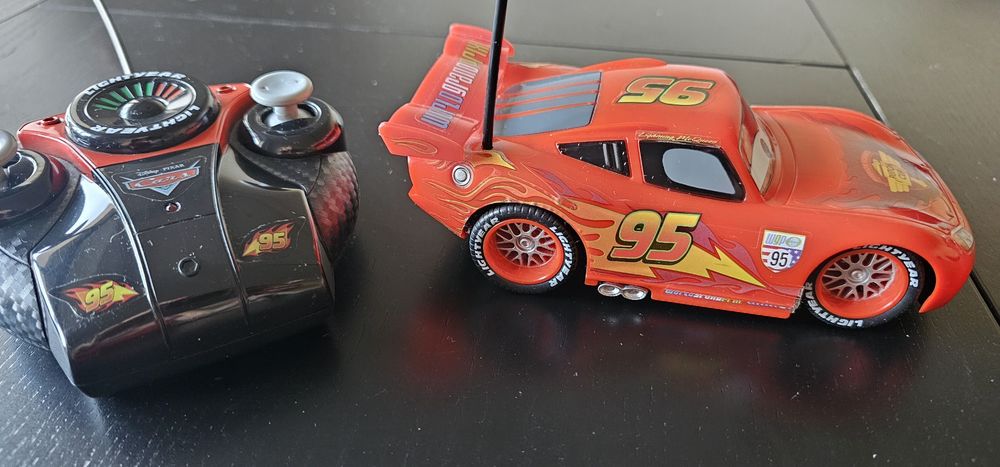 Carrinho controlo remoto Lightining Mcqueen comprado na Disney